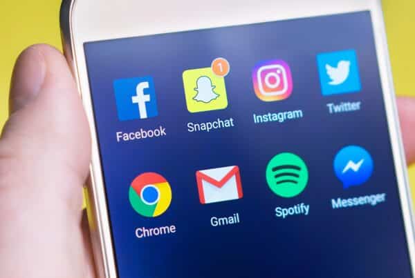 redes sociais no celular
